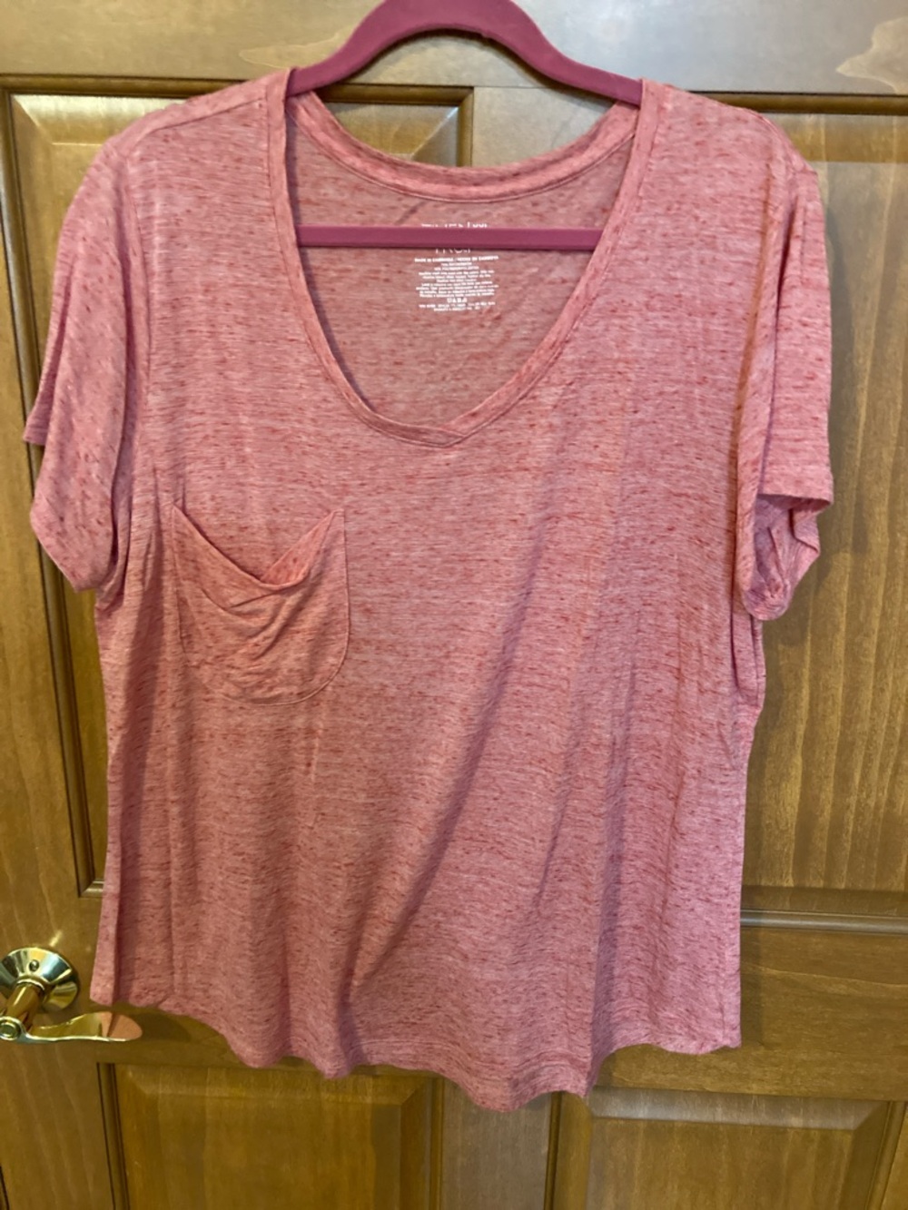 Time and Tru Heathered Rose V-Neck Pocket Tee